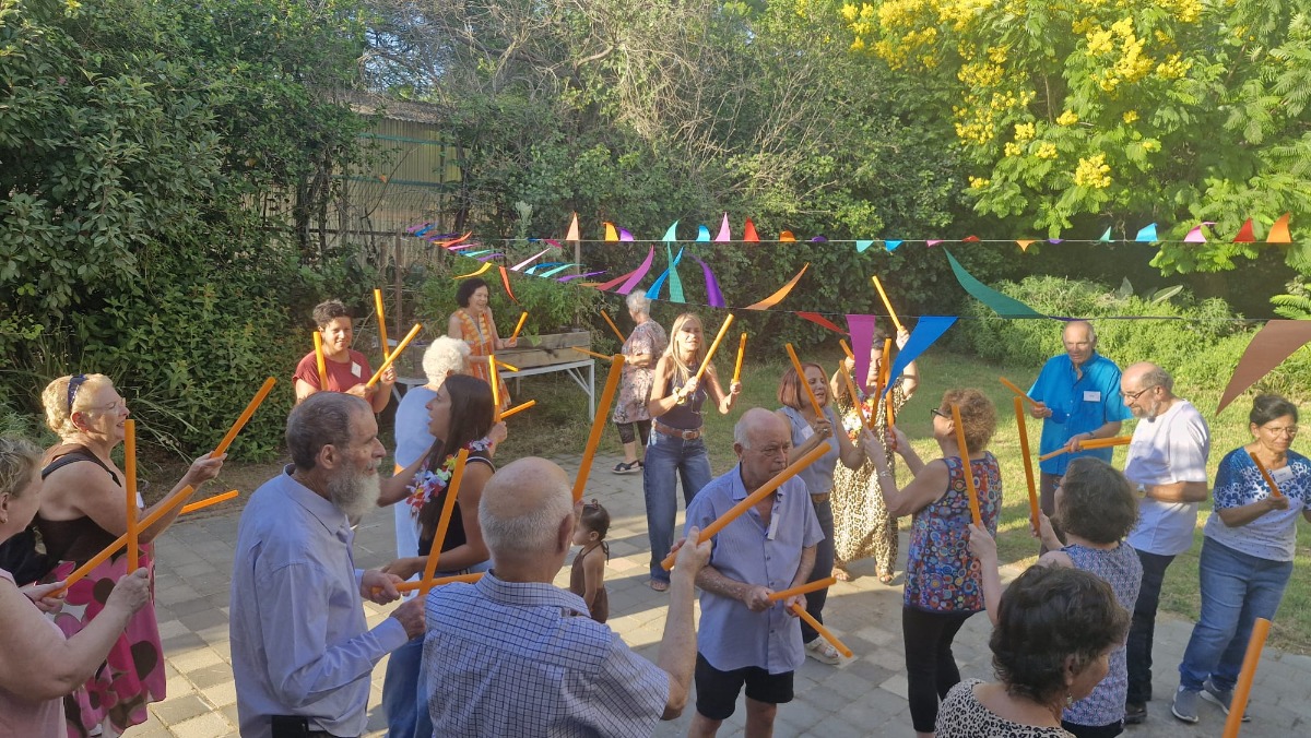 רוקדים "בי טיוב" במסיבת הקיץ 2025 בשת"פ המח' לשירותים חברתיים