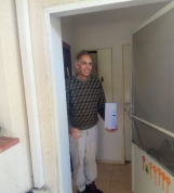 חלוקת שי לחג הפסח לחברי הקהילה התומכת בעיצומו של משבר הקורונה(3 תמונות)